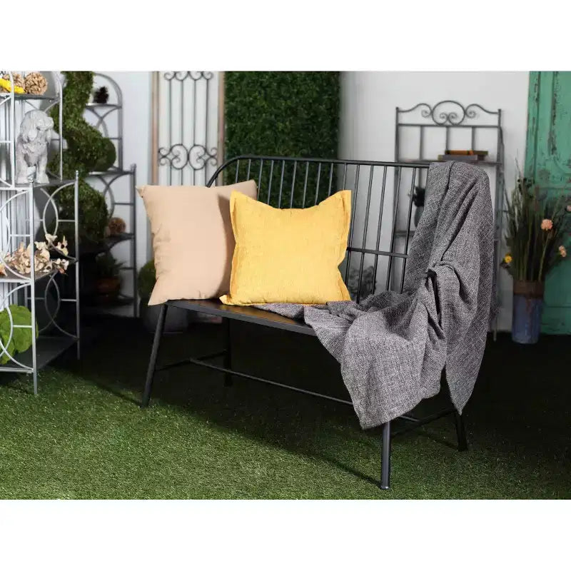 Banc de patio extérieur traditionnel – Noir – Olivia & May : Siège de jardin en fer résistant aux intempéries pour 2 personnes