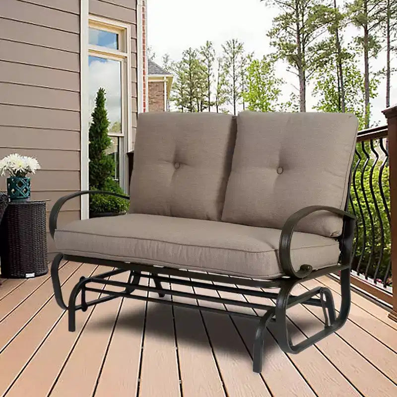 Banc planeur de patio Kozyard Cozy – Causeuse à bascule d'extérieur avec un cadre robuste et des sièges rembourrés confortables, parfaite pour le patio ou le porche.