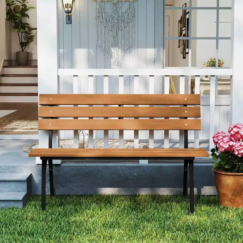 Causeuse de patio Costway en bois d'acacia avec cadre en métal robuste, dossier et assise à lattes Naturel + Noir
