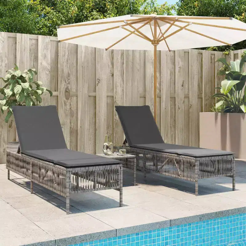 vidaXL Chaise longue grise en rotin synthétique standard avec accoudoirs réglables