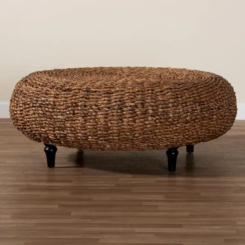 Table basse en jonc de mer tissé main Riau avec pieds en bois - Table ronde en osier naturel pour salon ou chambre à coucher