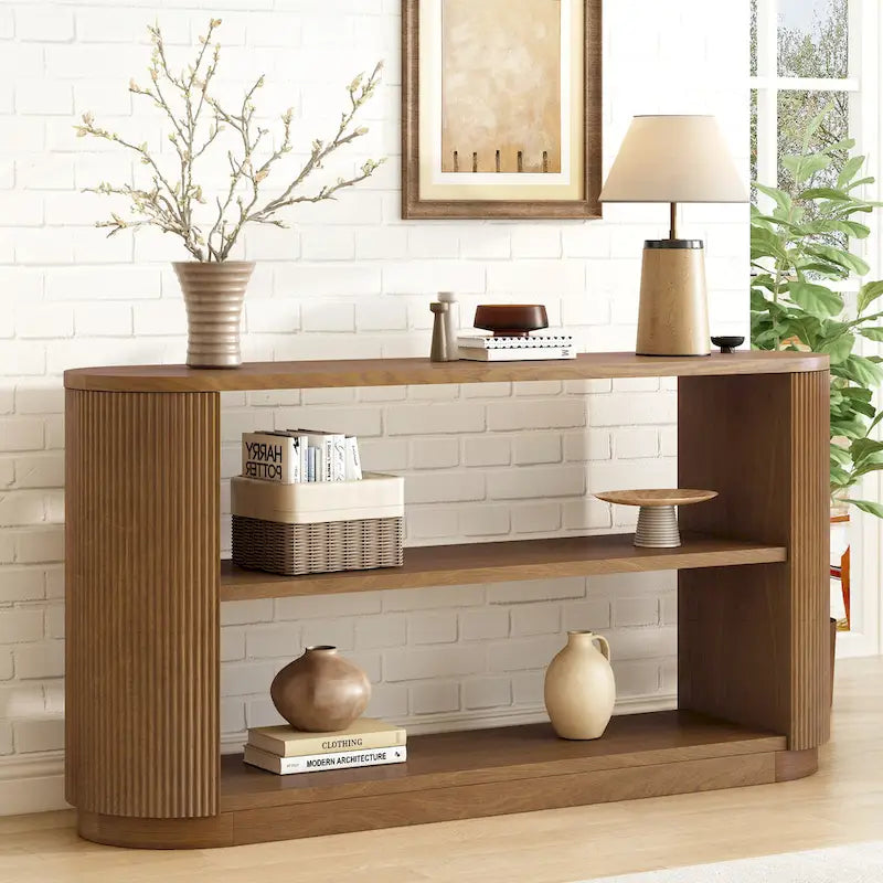 Console polyvalente mince avec étagère ouverte et grain de bois élégant pour le salon