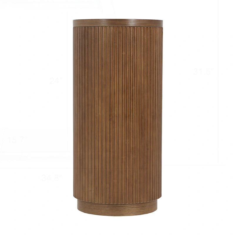 Console polyvalente mince avec étagère ouverte et grain de bois élégant pour le salon