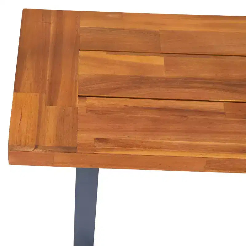 Banc rustique en bois d'acacia Emma and Oliver avec deux places assises, pieds en bois évasés et surface à lattes pour usage intérieur et extérieur