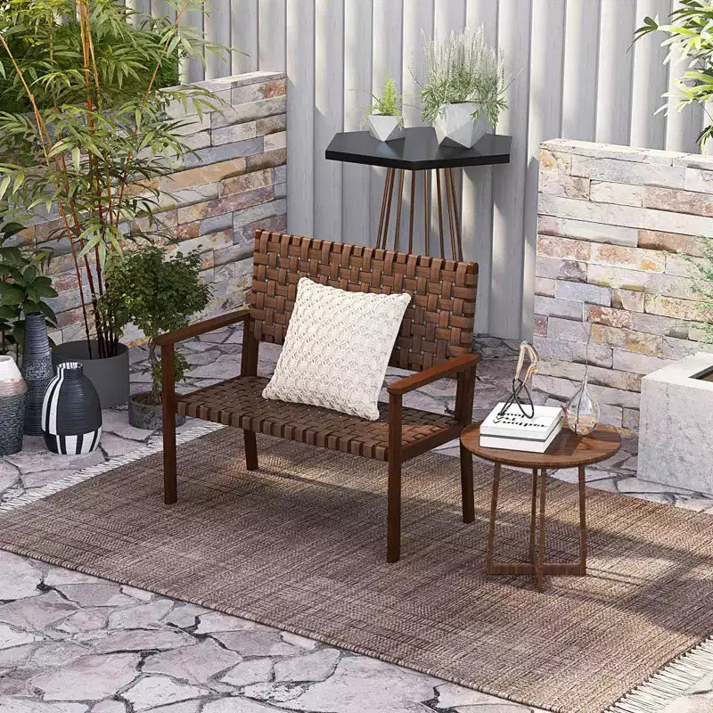 Banc de jardin Costway, résistant aux intempéries, avec cadre en bois d'hévéa massif et cuir PU tressé à la main