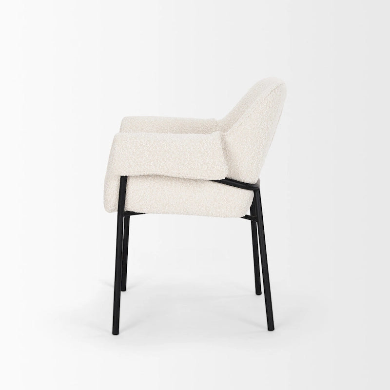 Chaise de salle à manger Brently avec tissu bouclé crème et pieds en métal noir mat