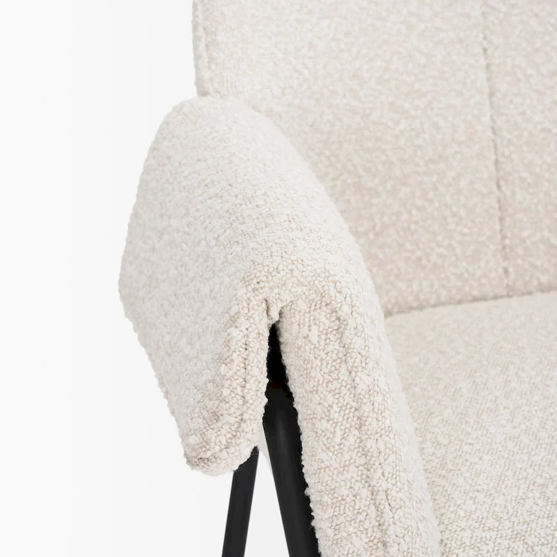 Chaise de salle à manger Brently avec tissu bouclé crème et pieds en métal noir mat