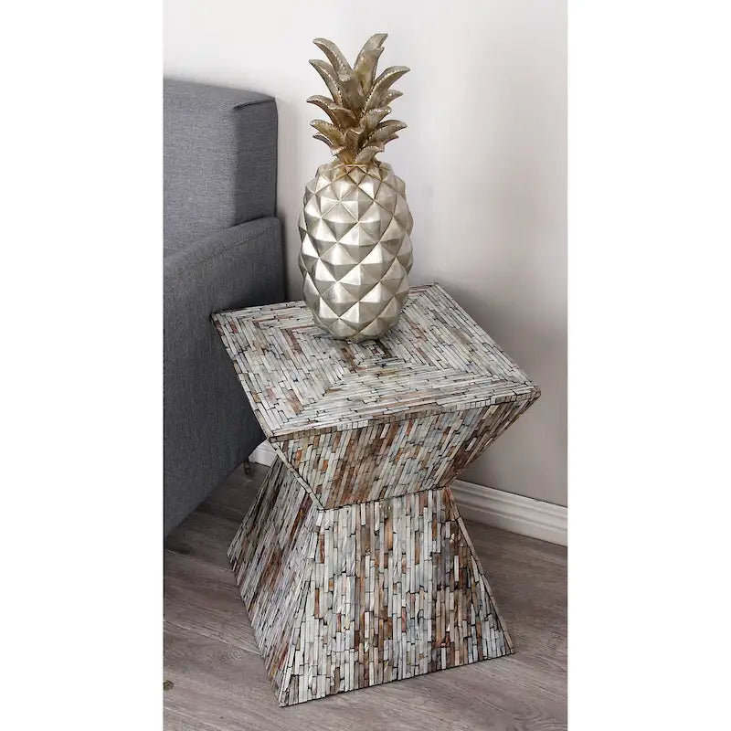 Table d'appoint en nacre faite à la main en forme de sablier - Grise ou Beige - Roche River Decor