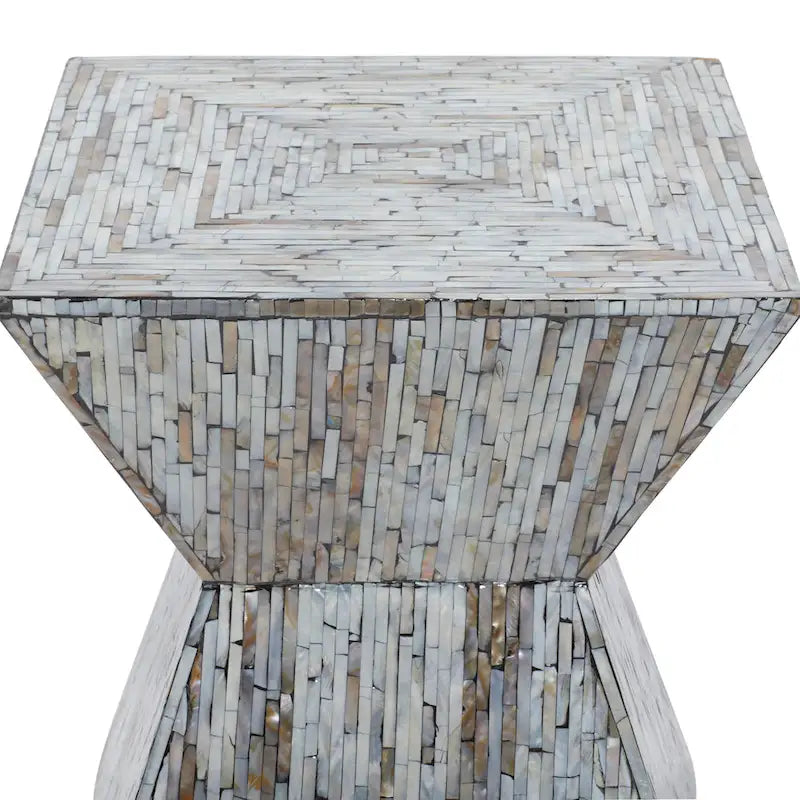 Table d'appoint en nacre faite à la main en forme de sablier - Grise ou Beige - Roche River Decor