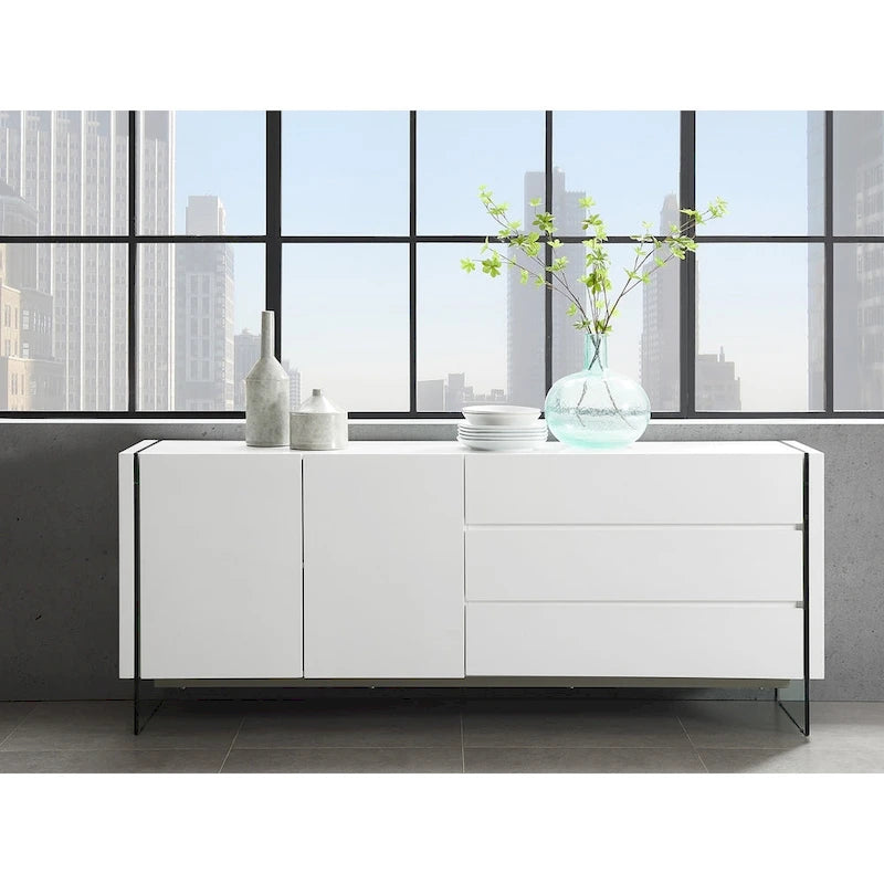 Buffet IL VETRO en laque blanche haute brillance avec verre transparent.