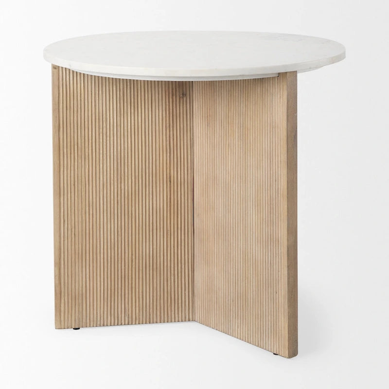 Table d'appoint ronde Enzo en marbre blanc avec piètement cannelé en bois massif brun clair