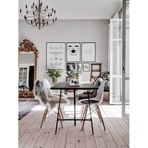 Lot de 2 chaises de salle à manger modernes du milieu du siècle, sans accoudoirs, avec coque en plastique et piètement en bois naturel de type Eiffel, couleur rouge