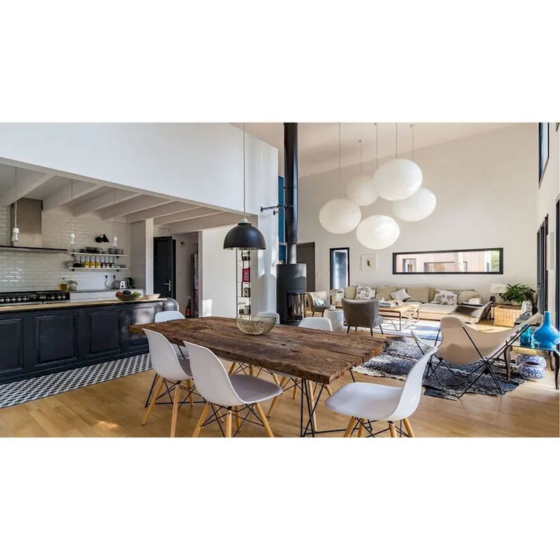 Lot de 2 chaises de salle à manger modernes du milieu du siècle, sans accoudoirs, avec coque en plastique et piètement en bois naturel de type Eiffel, couleur rouge