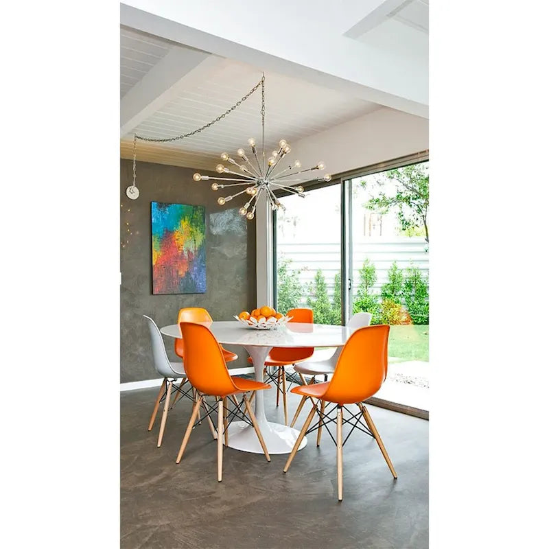 Lot de 2 chaises de salle à manger modernes du milieu du siècle, sans accoudoirs, avec coque en plastique et piètement en bois naturel de type Eiffel, couleur rouge
