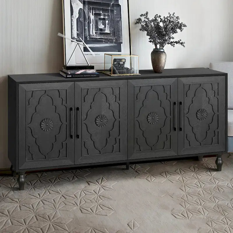 Grande armoire de rangement avec portes sculptées de fleurs et poignées métalliques