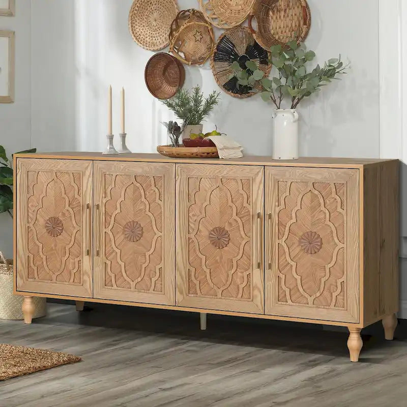 Grande armoire de rangement avec portes sculptées de fleurs et poignées métalliques