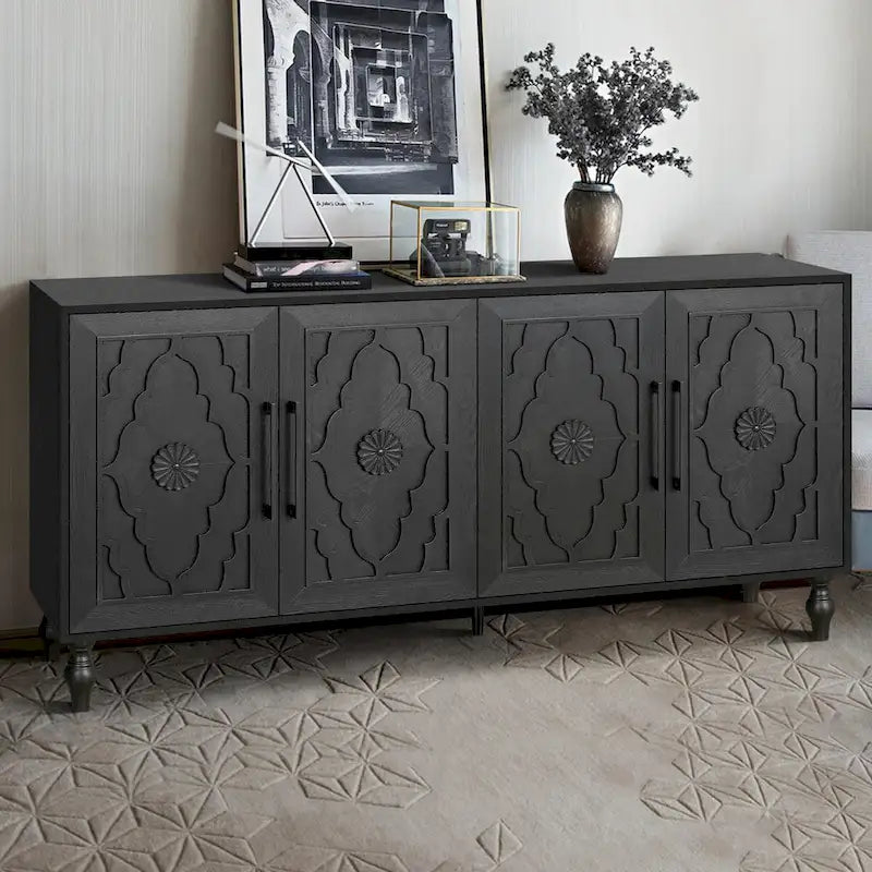 Grande armoire de rangement avec portes sculptées de fleurs et poignées métalliques