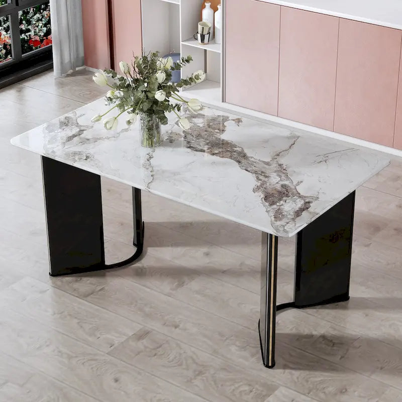 table de salle à manger rectangulaire, plateau en imitation marbre blanc, pieds de table en MDF avec bandes décoratives en métal doré
