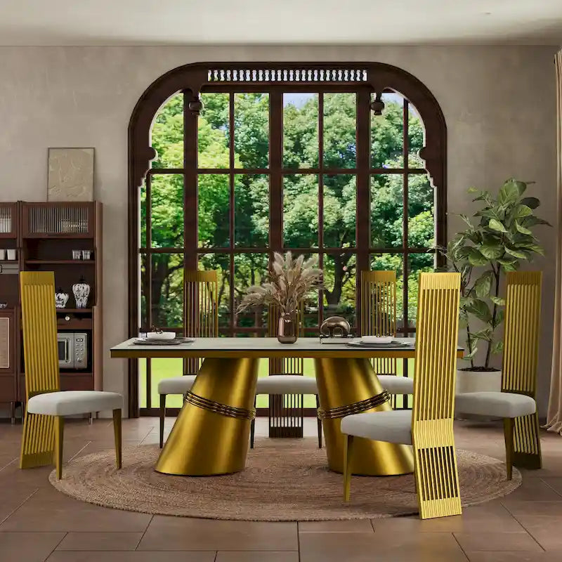 Table à manger dorée brossée avec plateau en verre de 78 pouces et base en forme de tonneau fuselé