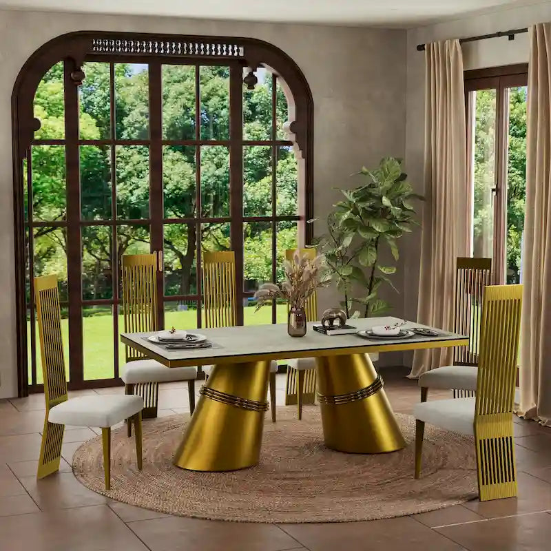 Table à manger dorée brossée avec plateau en verre de 78 pouces et base en forme de tonneau fuselé